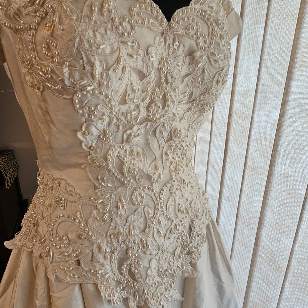 Vintage Silk Ivory Wedding Dress 12 - Picture 4 of 10